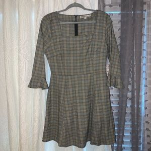 Squared neckline dress